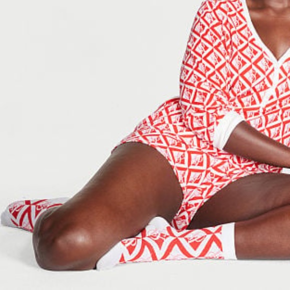 Victoria's Secret Bamboo Socks Flame Pink Logo One Size NEW - Picture 2 of 2